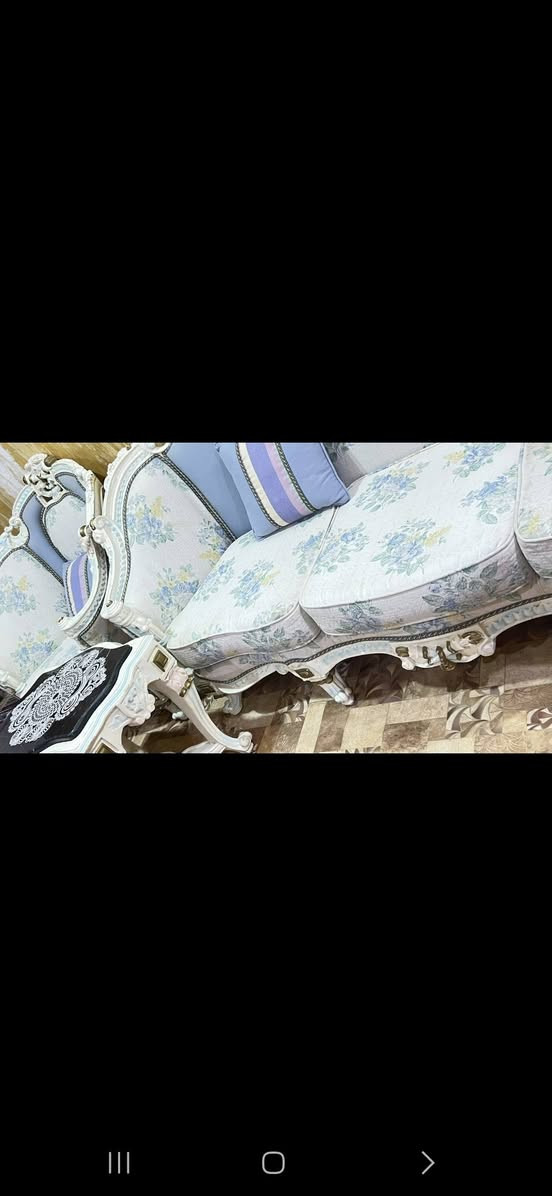 قنفات كويتي بالات مستخدم ملكي تتكون من قنفه كبيره والصغيرات اربعه مه طبلات ثنين صغيرات وواحده كبيره مع كوشايات عدد٦
العنوان_البصره قضاء المدينه_ناحية الشهيد عز الدين سليم قرب النفوس 
للاستفسار على الرقم ***********
