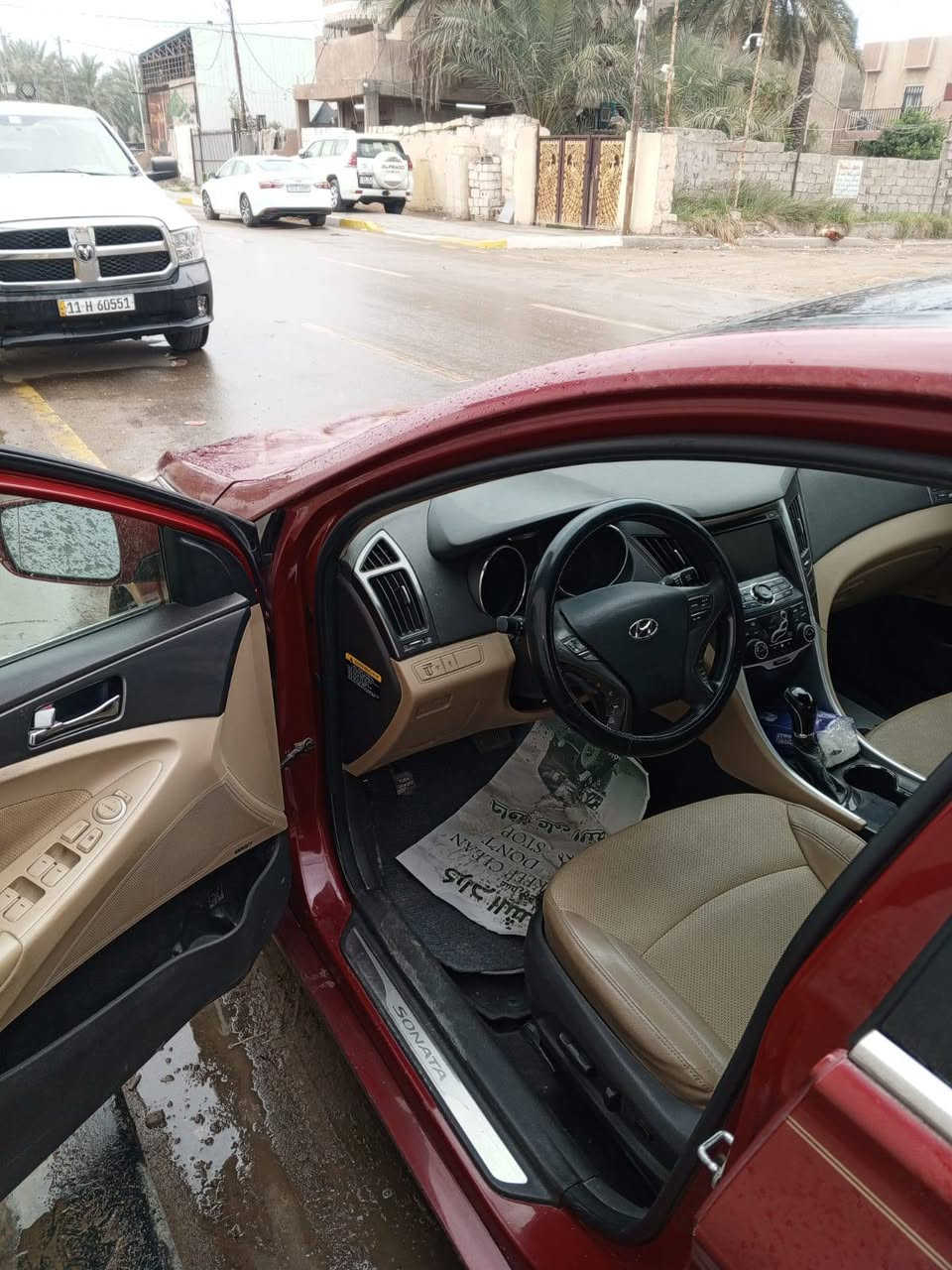 السلام عليكم . سوناتا 2012 للبيع 
محرك هايبرد كهرباء وبانزين شغال + التبريد شغال ثلج + السيارة فول كهرباء كشنات بانوراما سلايد روف كله شغال+ تخم تاير جيد . 
( حادثها أمريكي جاملغ أيسر بدون لغود بدون شواصي الصبغ البيها بنيد وجاملغات ثنين ودعاميه مال وارد) السيارة مكفولة وتحويل ثاني يوم مكان السيارة بغداد . رقم صاحب السيارة (***********) السعر 85 بغداد, العراق
