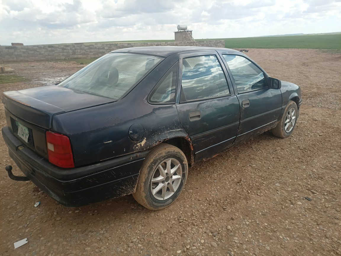 فكتره  موديل 90 دفع رباعي  سياره مابيهه ضرر مكينه اثر نفخ طخم نضيف وايرمنيه كلهه شقاله تحويل من الشرعي سياره جاهزه سنويه بيضه الرسم مدفوع  السعر 22 
***********
 ***********
