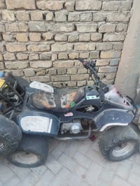 اخوان دراجات رباعيه للبيع شغالات بس تراكهن جيب باتري وبانزين وشغلهن ال...