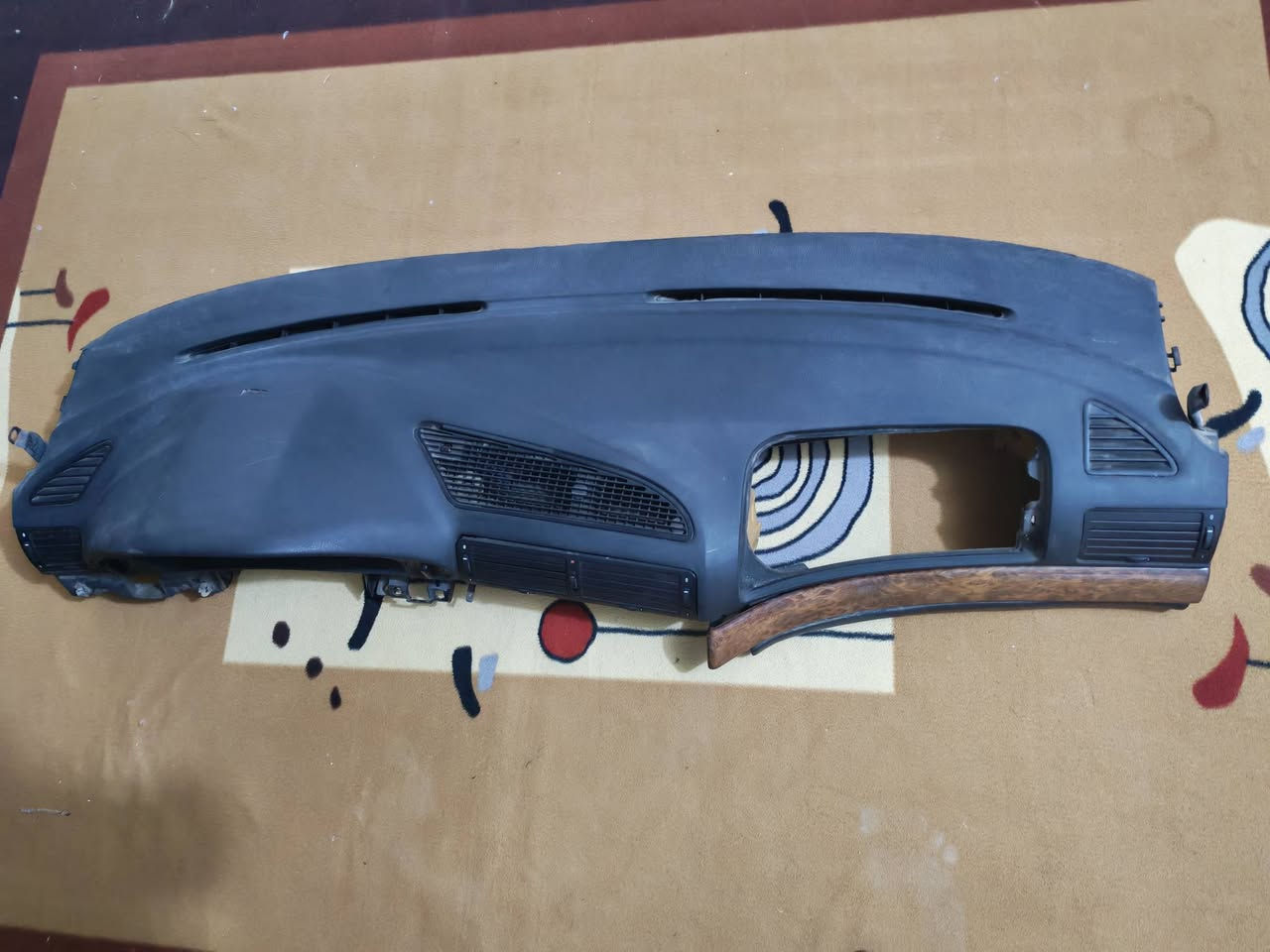 السلام عليكم شباب من بعد إذن الادمن
غرفة خفاش تحتاج دوشمة البطاين نظيفات جداً ميحتاجلهن شي مع سلايت حديد عاطل السعر ٣٥٠ و بيهن مجال للطيبين***********
