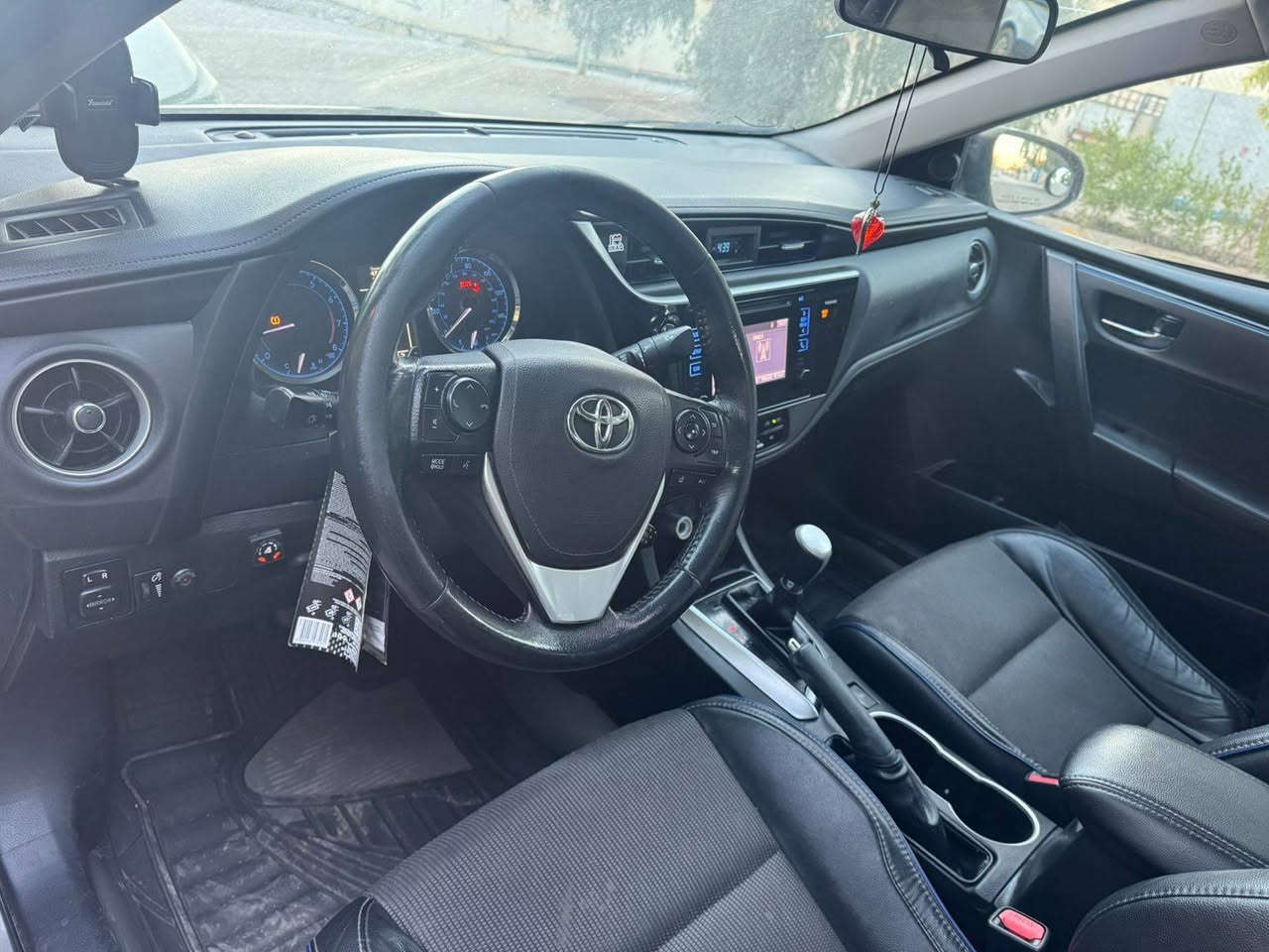 كورلا 2017se
محرك جديد
منظومه غاز منفذ كركوك
صدر جديد بجم جديد
حادثها بالخارج 3قطع أمامي بدون دواخل بيها فد شي قليل 5سانتيم وبالعراق 3رش ابيعك احزام السياره خير من الله سنويه جديده 2029 شرط التحويل 
*********** 
السعر 122
