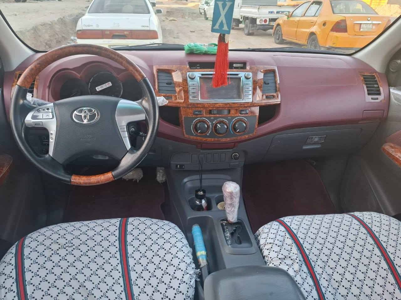 سلام عليكم للبيع هايلكوس  2014   كويتي   شاصي 19 مكفوله كفاله عامه  سياره وضع شركه  رقم قادسيه نكليزي سنويه مجدده  30  بسمي  مكان نجف. ***********
