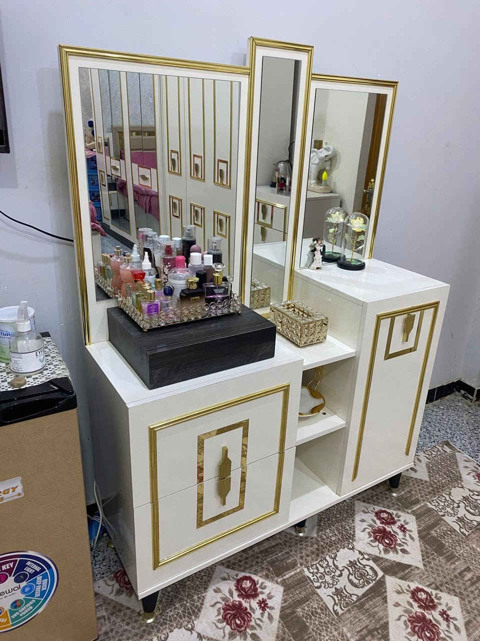 غرفة اخشاب تركي مثل ماموضح بالصوره غرفه نضيفه كنتور 6 بيبان وملحق بابين وجربايه شايل الجك مسوي تخته كلش قويه صارت عليه ب100
السعر 900
***********
