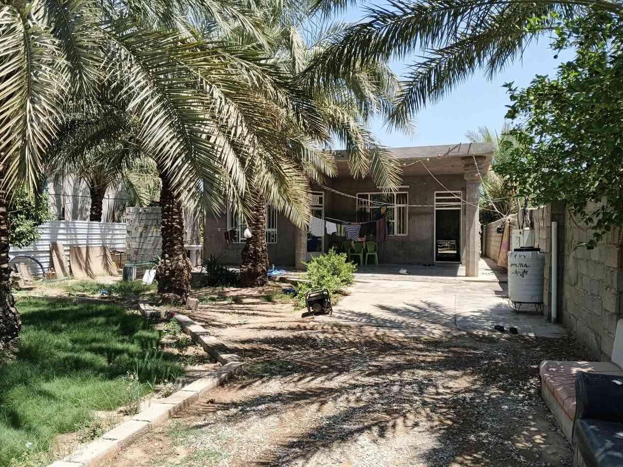 السلام عليكم يتوفر نص دونم مع بيت منطقه التويثه قرب شارع سيد علي يحتوي البيت على غرفتي النوم وصاله وربعه ومطبخ وصحيات نوع العقار طابو ملك صرف واجهه 16 والنزال 105 شارع 6 م يبعد عن نهر دجله 500 متر للاستفسار ***********جهاد الشمري
