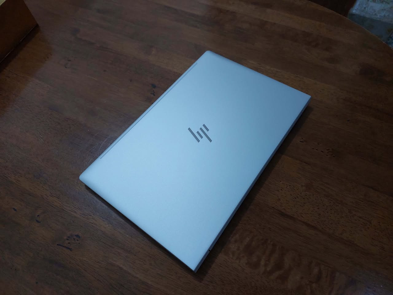 السلام عليكم ..  جيل 12 ....رام 16 كيكا  ...تحفةالكترونية من شركة hp  بلون وشكل وتصميم مميز جدا (المنيوم مو بلاستك)  ... شاشة حجم 15.6 دقة FULL HD 1080 نوع IPS الوان طبيعية  ... معالج قوي  كور اي  5  جيل 12  ..هارد نوع SSD M2 السريع ....بصمة اصبع ... اللابتوب جديد بمعنى الكلمة و شكلة روعة وسوبر سلم وشحنة فوق الممتاز  ملائم للبرامج الهندسية  والتصميم  والدراسة والاعمال وغيرها  ابيعة عالفحص والضمان السعر 350$  للاستفسار الاتصال *********** او *********** (واتس)
