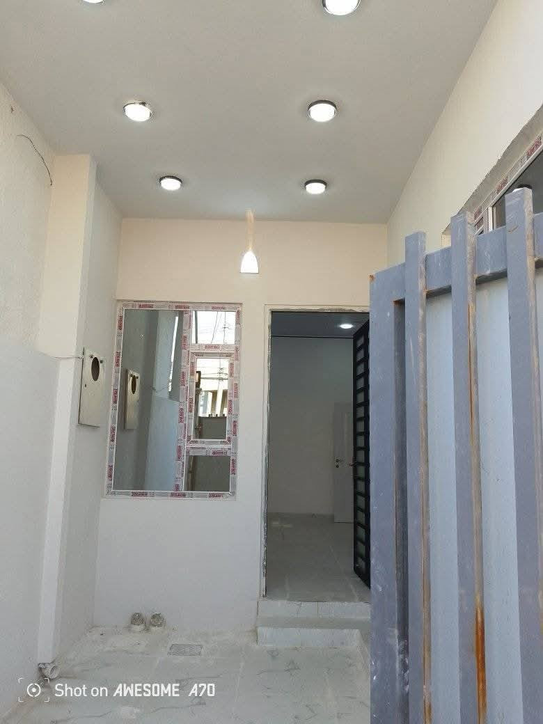 بيت للبيع حي السماح التسعين قرب بنزيخانة المشاعل مساحه 100 متر جبهه 5 عمق 20 سند جديد 25 المكاتبه مع الشرعي وشرط التحويل خدمات كامله تبليط ماء كهرباء البيت فول وتسليم مباشر مامسكون السعر 110 وبي مجال بسيط للاتصال *********** او ***********
