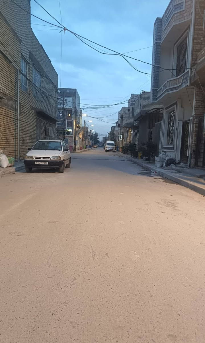 الدار للبيع 50 متر طابقين كامل مع غراض مثل سبلت طنين وسخان وماطور و مراوح سقفيه وبردات الاستقبال ذني يبقن ويه البيت السعر 68 وبي مجال  للأستفسار اتصل ع هذا الرقم. ***********
