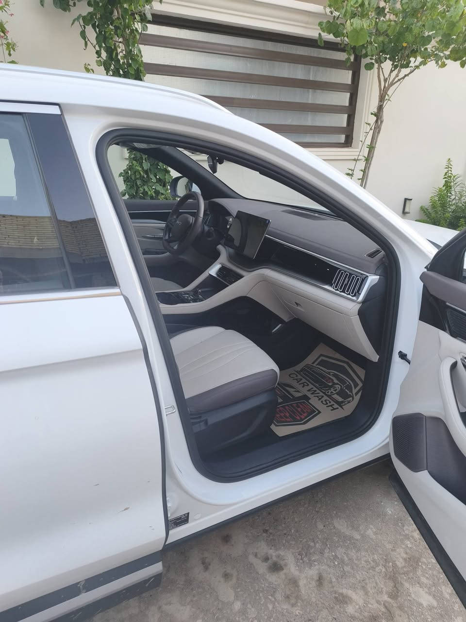 السلام عليكم BYD سونك بلاص للبيع على وضع الشركة ماشيه 6000 مكفولة من كلشي السعر 33500 وبيه مجال بسيط السيارة بسمي ومكانه كربلاء هاتف ***********
