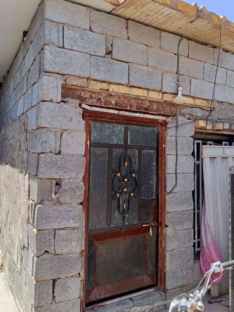 قطعه... وبيت لبيع  قطعه تفاصيله ب صوره
وبيت تفاصيله  100 متر بحي ميسان
بس الاستقبال مكامل بنيانه

البناء بلوك ولسقف اعكاده ولارضيه بورسلين بي غرفه وصاله وحمام داخلي ومنور ومطبخ واستقبال
رايدي ب24 مليون وبي مجال للشراي
