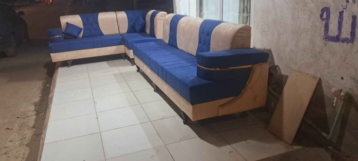 ديوانين نفس اللون الديوان الواحد يشغل مسافة سبع امتار ع شكل حرف L متوفر اكثر من موديل أشتغل ع المتر العنوان الفرع الاول العزه القديمه قرب التارتان ع الدجيلي.  الفرع الثاني العزه الجديده شارع مستوصف الشفاء مقابل حلاقة العراب للأستفسار *********** واتساب دهل اوران, واسط
