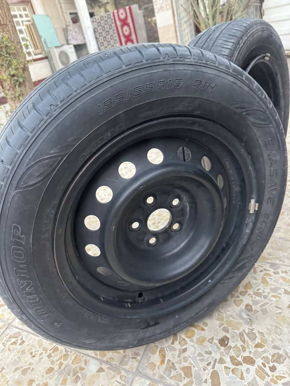 تايرات يابانيات اصليات تخم كامل 4 معه رنكات حجم 15 /195 اصليات 📍البصره الزبير السعر250 
***********
