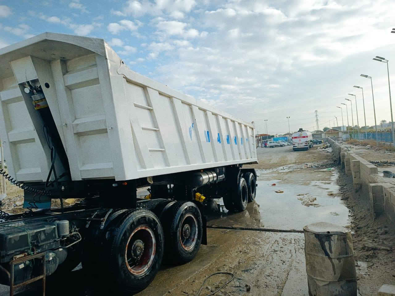 سلام عليكم للبيع عربانه نساف عمل الفلوجة ابو رأىد موديل ٢٠٢٣ مكفولة من كلشي السعر ٢٣٠ بيه مجال رقم الموبايل *********** او *********** مكاني بغداد
