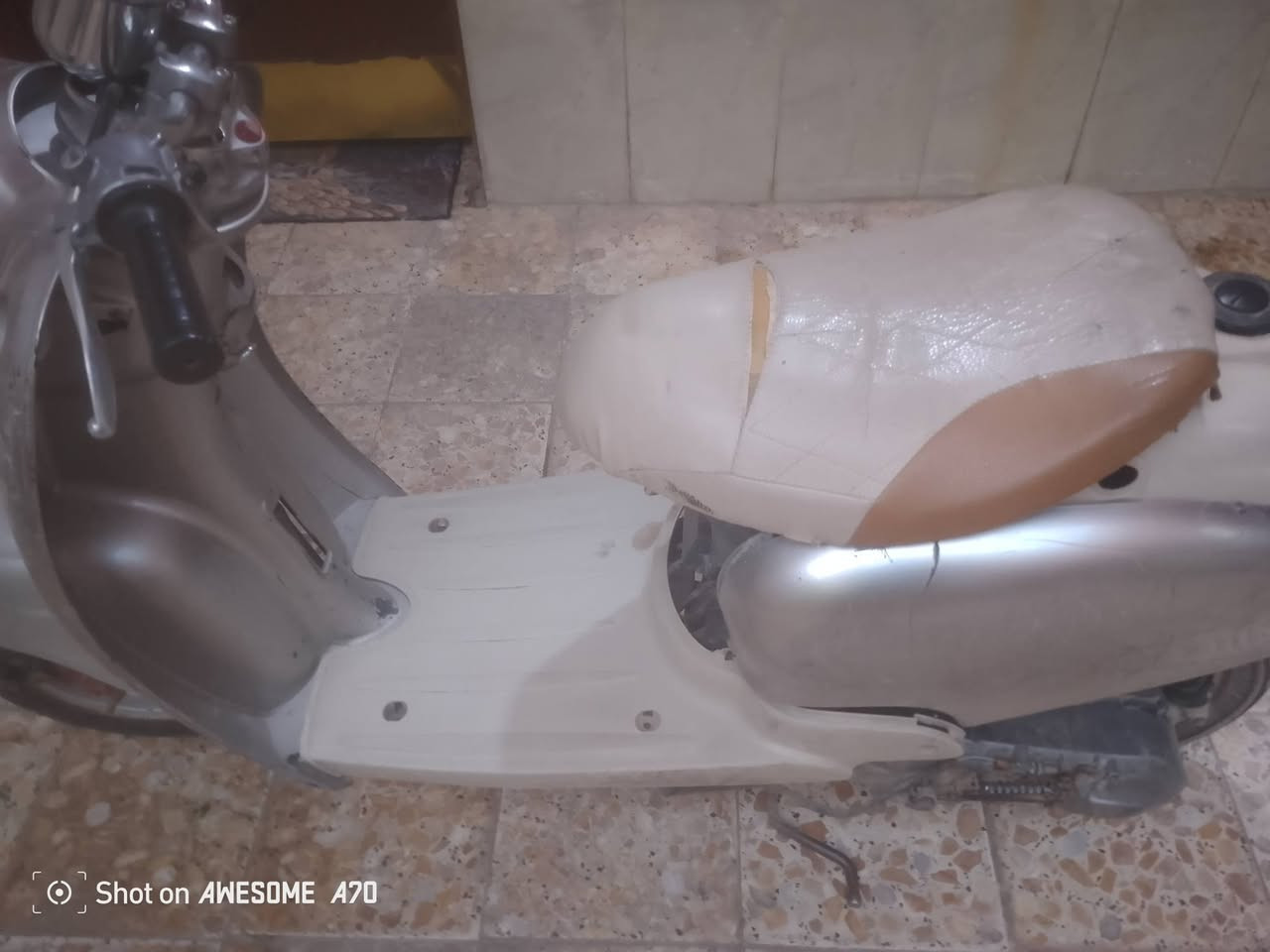 سلام عليكم مصريه للبيع او امراوس هون لايت امامي شغلات دراجه نضيفه مكينه ناعمه حلوه رقم ***********
