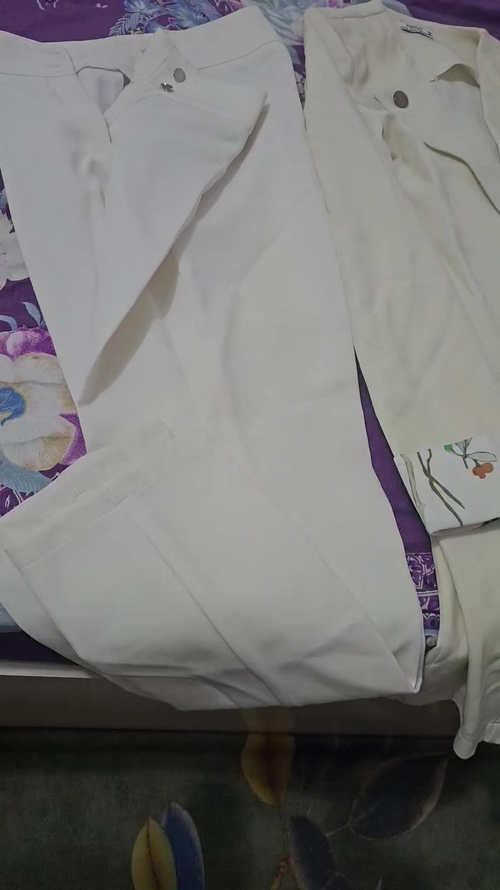 قاط لون اوف وايت يجي قطع 3 من ازياء فينستا الشراء والي ياخذه اودي غسل وكوي عله حسابي


**إذا كنت صاحب هذا الإعلان وتريد حذفه لأي سبب، رجاءا أرسل رسالة إلى الدعم الفني**