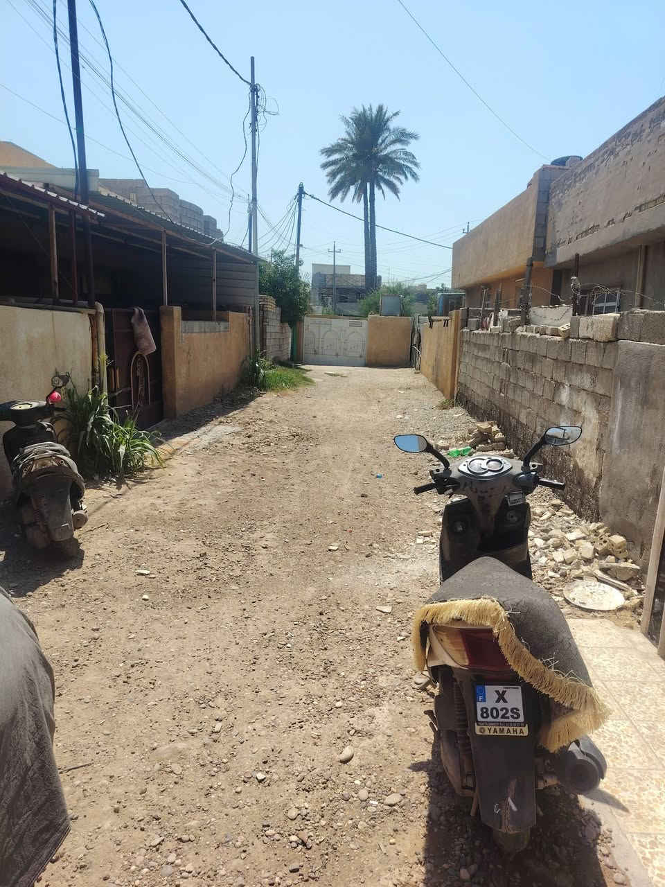 بيت للبيع مساحة 100  5×20
صاير البيت على شارعين 

يتكون البيت من استقبال وحولي ومطبخ وغرفتين نوم 

العنوان منطقة المراسمة بنص سوك بفرع الدكتور عادل مقابيل اسواق حماده
الاستفسار :***********
