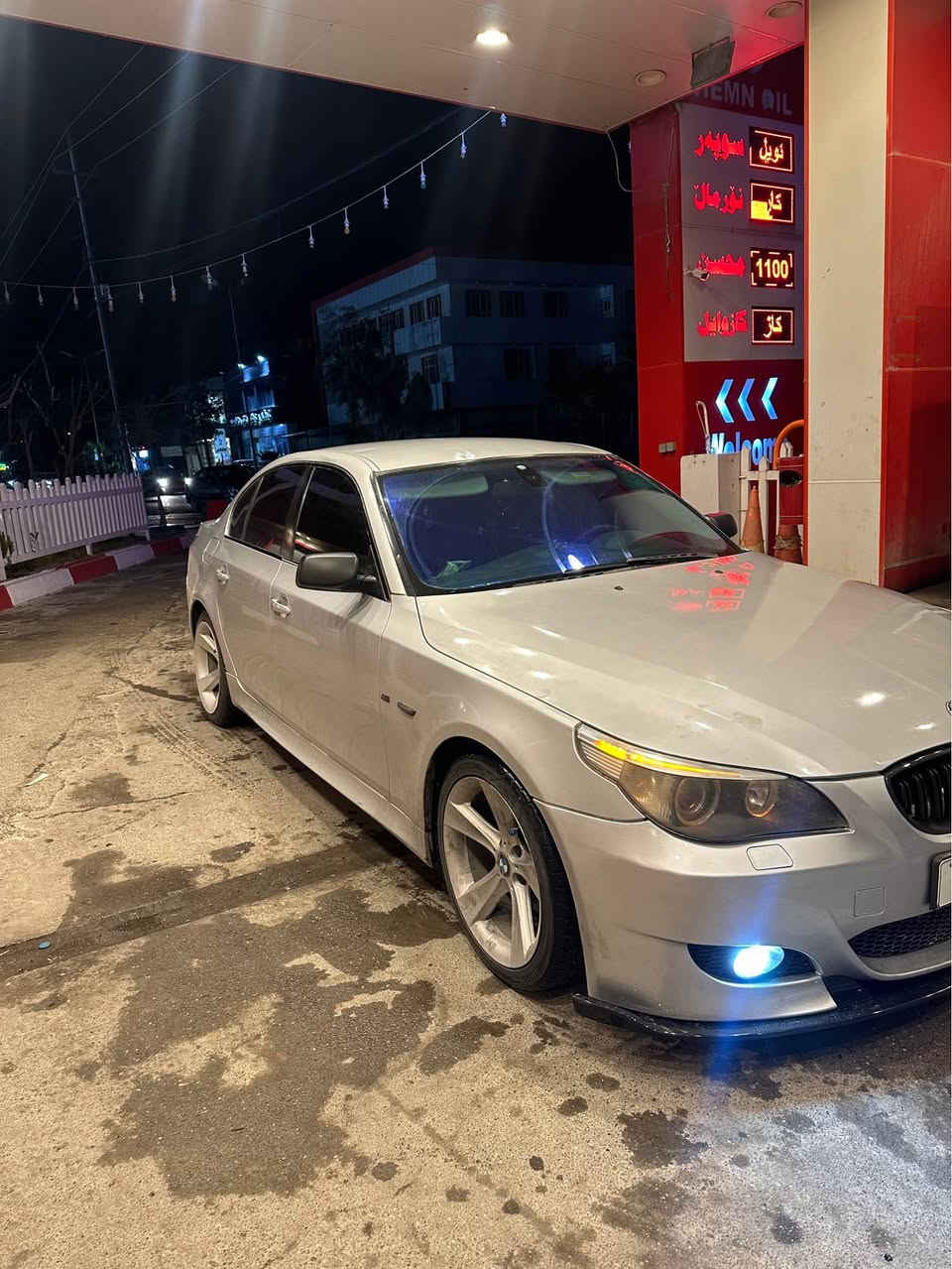 ‏Bmw E60 530i
بی ئێم چاوەبرۆ  ٥٣٠ مۆدیل٢٠٠٤
تێبین سیارەکە سوکان بلاد خۆمان 
مەنەفێست غرامە  بەشەرتە ٢٠٢٢داخیل بوە 
مواسەفاتی  کوشین جلدو کوشین هیتەر  کامل کراوە بە M5
دەبل گێڕە  چوار تایەی ویلی لۆک بۆ بەستراوە 
سەیارەکە مەکینە ٥٣٠ سەقەرە مرغوب  سیارەکەزۆر  خاوێن و جوانە 
سبوغ سەقف و حیزام بەشەرت پێش پشتی کەپسە گێر مەکینە بەشەرت 
ژ.م ***********
*********** واتساب أربيل, العراق
