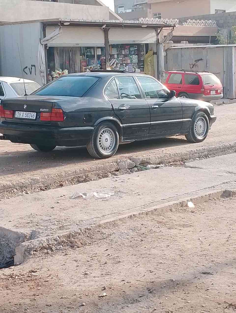 السلام عليكم من رخصه الادمن
سياره بي ام BMW 525
محرك مسكر بشرط
تايرات جديده
صدر جديد
كير عادي 
السياره بلاديه بدون صبق
رقم صلاح الدين انكليزي بسمي السياره شرط التحويل
كابون بانزين بيهاا السياره مكفوله من كلشي
السعر 55 وبيهاا مجال اتصل وتدلل
معرفه التفاصيل الباقي اتصل ونتفاهم
الرقم *********** 
مكان السياره الموصل

