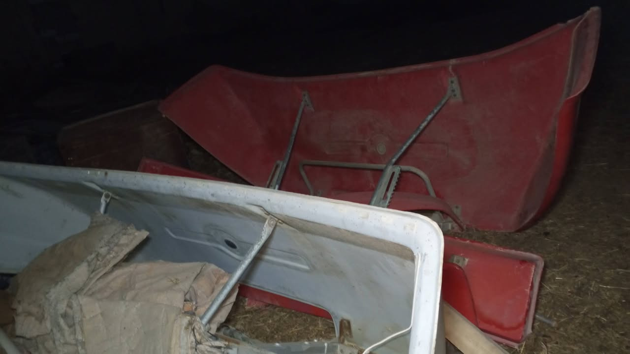 كاسحه وزعانف للبيع ***********
