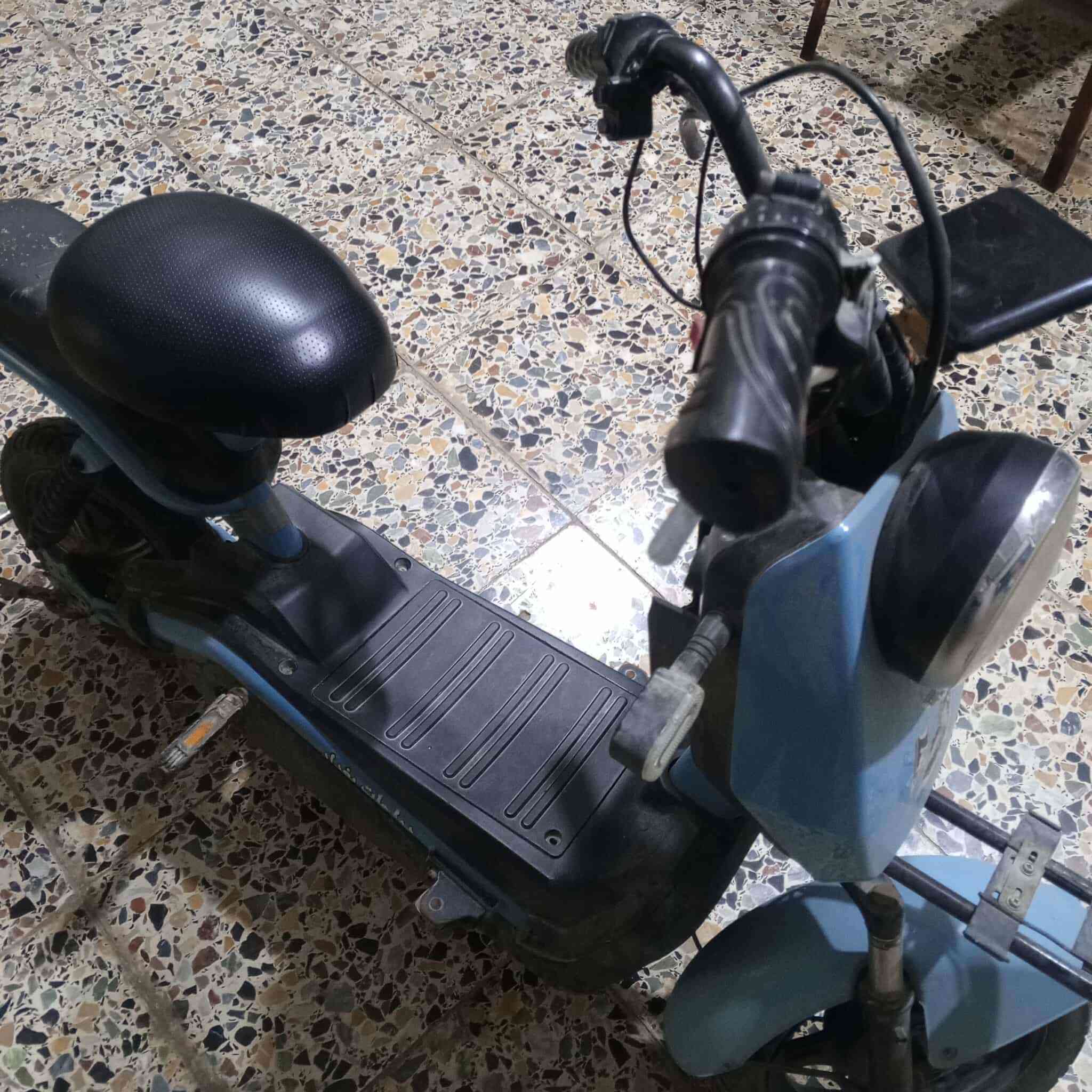 بايسكل شحن للبيع جاهز كل نقص مابيه حجم 14 بطاريات صار ثلاث اشهر من شديتهن وبحاله جيده جدا 
سعر 200 وبي مجال للشراي 
العنوان كوت حي الحكيم 
للاستفسار الاتصال على الرقم ***********
