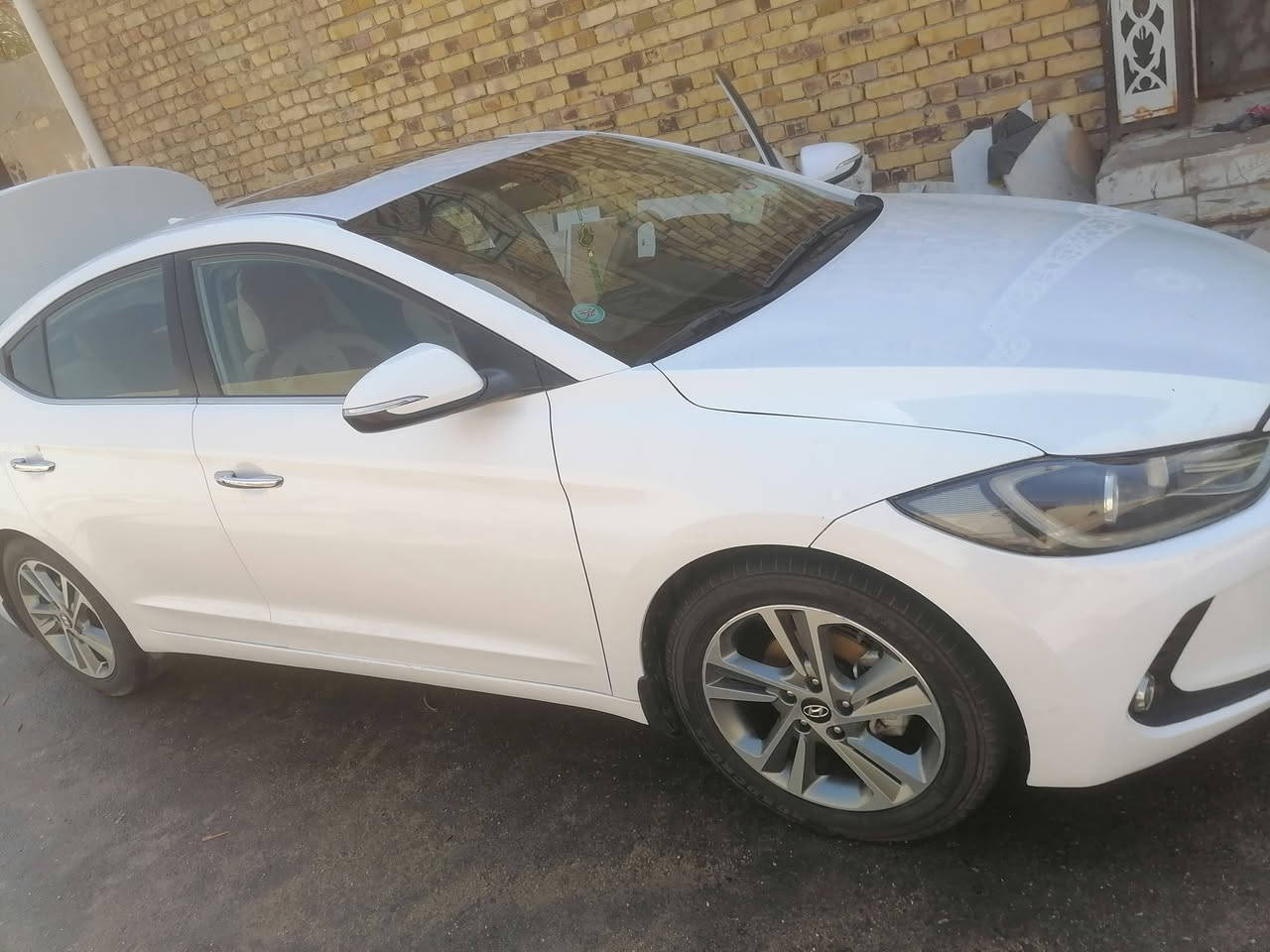 السلام عليكم شباب عندي النترا 17 خليجيه سياره فول مواصفات سياره حره باسمي رقمي الجديد الانجليزي العنوان ميسان والسعر 43 وبيها مجال قليل  ***********
