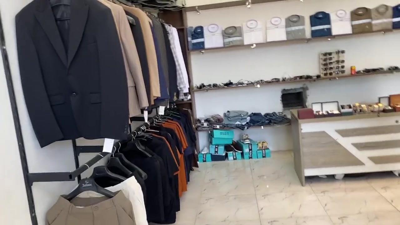 السلام عليكم محل ملابس للبيع محل كامل طابقين موقع المحل مقابل جامعة تكريت للستفسار الاتصال عل رقم ***********

