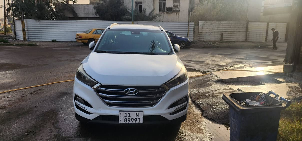 السلام عليكم رمضان كريم توسان خليجي موديل ٢٠١٨ بدون ضرر فقط صبغ ربع البنيد بدون اي دواخل من جهة الايت اليسار باسمي رقم بغداد  جديد  مواصفات عاية بدون فتحة تحكمات حساسات خلفبة تبريد قطعتين صاج شاشة كامرة كشنات لونين مكينة كير مكفولات مامفتوحات على وضع الشركة جاهزة السيارة السعر ١٨٥ وبيها مجال بسيط للاستفسار ***********
