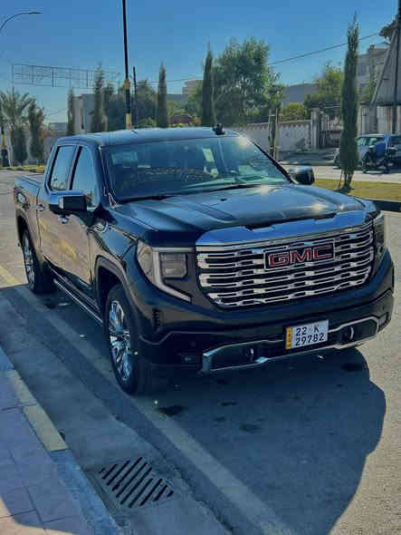 GMS -Denali- Sera
-فول مواصفات-
ماشيه 60الف
-حادثها بلصور-
الوقود-كاز-وبيها حصه
نضام كامارات 360درجه
-فتحت سقف-
للتواصل-واتساب-واتصال-
***********

المحرك: V8 سعة 6.2 لتر
القوة: 420 حصان
عزم الدوران: 624 نيوتن متر
ناقل الحركة: أوتوماتيكي من 10 سرعات
خيار محرك آخر: محرك V8 سعة 5.3 لتر بقوة 355 حصاناً وعزم دوران 519 نيوتن متر 

تبريد مقاعد
شاشة مركزية: تعمل باللمس، قياس 13.4 بوصة
شاشة العدادات: قياس 12.3 بوصة
شاشة العرض العلوية: ملونة، قياس 15 بوصة (اختياري)
نظام الصوت: Bose Premium (قياسي) مع مضخم صوت فاخر
التوافق: Apple CarPlay و Android Auto 

عجلات: 20 بوصة من الألومنيوم المصقول (خيارات 22 بوصة متوفرة)
الإضاءة: مصابيح LED أمامية وخلفية مميزة على شكل حرف C، ومصابيح ضباب
البوابة الخلفية: تقنية MultiPro™ متعددة الوظائف مع 6 وظائف
التفاصيل: شبك دينالي المميز من الكروم 

نظام الركن: إنذار خلفي وأمامي للمساعدة على الركن
التحكم: نظام Active Response 4WD ونظام لغلق التروس إلكتروني محدود الانزلاق متوفر
الثبات: نظام التحكم في الثبات StabiliTrak
