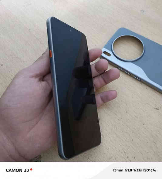 تكنو كامون 40بريمر   5g
ذاكره 256
120فريم
سعره 350
بغداد المعامل ***********
