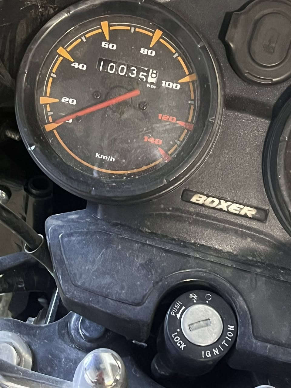 السلام عليكم بوكسر موديل 23 نازله شهر 12مرقمه لوحات وسنويه إنكليزي باسمي تحويل ثاني يوم ماشيه 10الف مكاني بغداد الشعله دراجه ابد ما مشتغله دلفري 

متواجد واتساب ماسنجر 
***********
