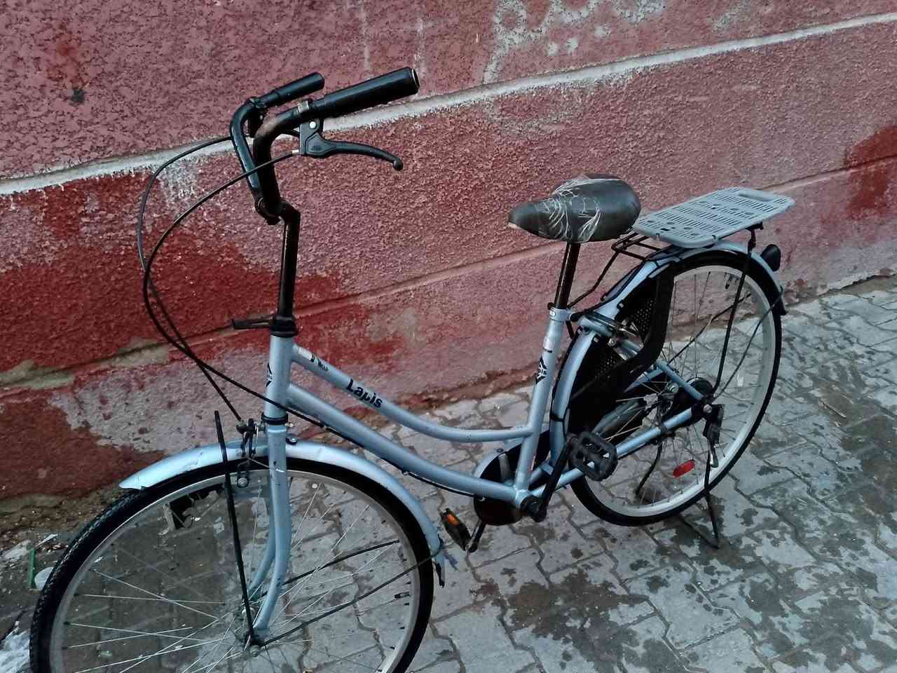 سلام عليكم بيسكل بناتي جديد مستعمل قليل الحجم 26 المكان بغداد الشعله السعر 80 وبي مجال حك الجيه الرقم ***********
