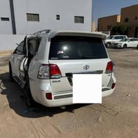 ورحمه الله 🌹  للبيع تيوتا لاندكروزر ابيع على حادثها  حجم المكينه  8 ,,...