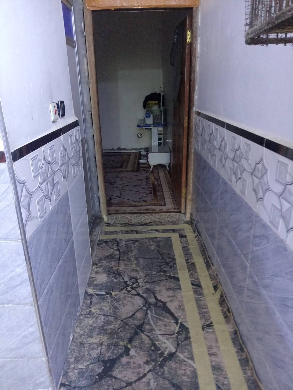 بيت منطقه الاصلاح بجهه الجامع البيت 100 متر بغرفه استقبال مطبخ بيت مسلح قاعيه كاشي بيت كامل شارع تبليط مجاري وكهرباء ومي السعر ماله 35 في مجال شيء قديم *********** نقار مالته 117
