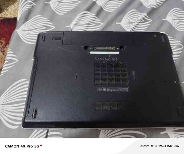 السلام عليكم اخون لابتوب  اخذتة جديد استعملتة تقريبن شهرين ونكسرت الشاشة قيم وأخذ بل يرضة الله مكاني بغداد رقم الهاتف ***********
