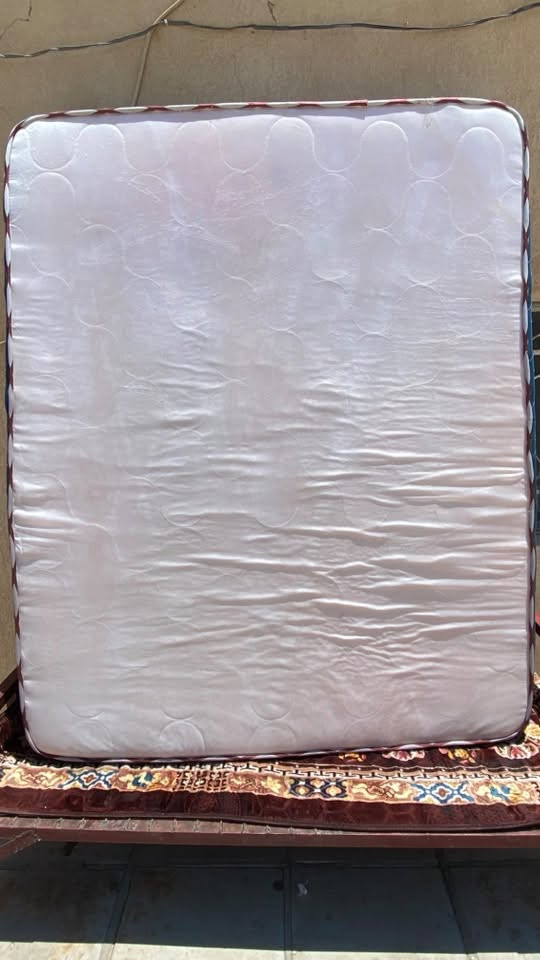 السلام عليكم
فراش چربايه نفرين 160* 200 
استعمال سنه وحده اخو الجديد 
سعره 75 وبي مجال قليل 
العنوان / النجف - الحيرة 
***********

