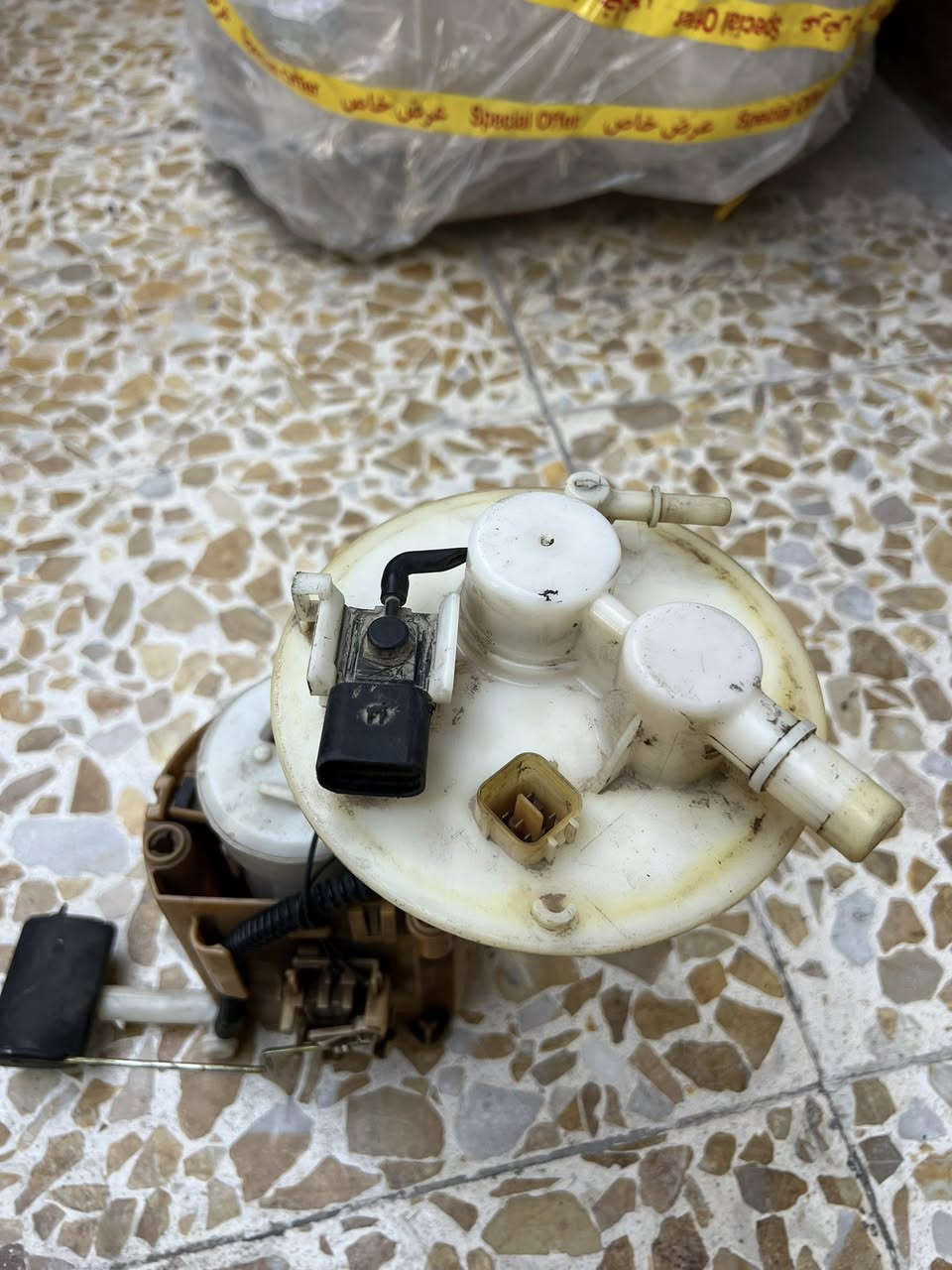 السلام عليكم قاعدة فيت بم  اصلية مال اكسنت امريكي او مراية مال جامة الامامية مكاني الشعب السعر اثنينهن 60  ***********
