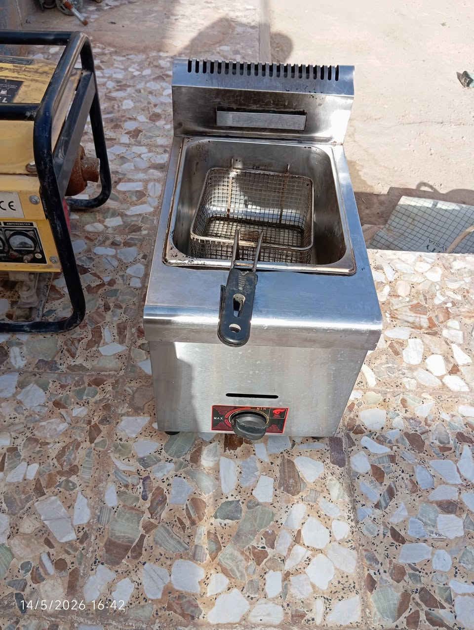 مجمده مستعمله بس شبه الجديده شاشه 43 فول ما داخل صيانه سبلت 2 طن قلايه فنكر على الغاز برميل مع تنور اللي يحب الخاص وامه يراسل على هذا الرقم مجمع بيتي الاول ***********
