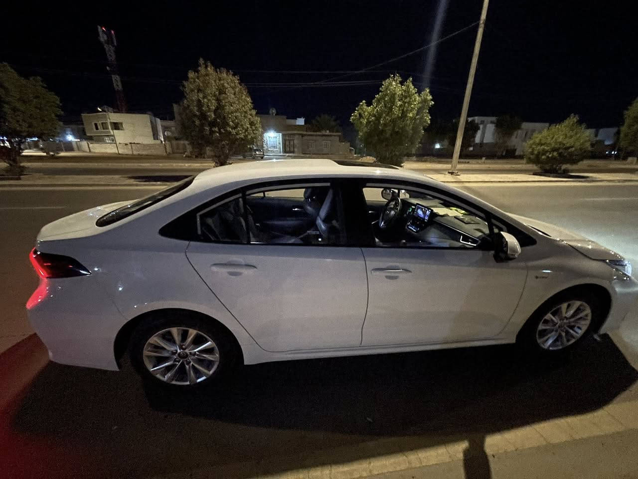 تيوتا كورلا هايبرد خليجي 2025
ماشية 9 الف 
داخل اسود 
كفالة عامه 
رادار امامي 
حساسات
١٥٩ قفل 🔐 ميعجبك كلشي اكو بلسوك 
مكان السيارة الرمادي 
***********
