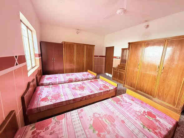 السلام عليكم 

يوجد اثاث مستعمل نضيف جدا للبيع بسعر مناسب المكان بابل جبلة يتكون من كنتور ٣ ابواب عدد ٢ وميز تواليت عدد ١ وجرابي نفر عدد ٣ كل المعروض صاج تسكام درجة اولى صار اقل من سنة من سگمناهن وهسة صارت نيتنا نبيعهن بسبب حاجتنا لافراغ هذه الغرفة لاستغلالها بمجال ثاني السعر المطلوب لكل الاثاث مليون وبي مجال بسيط علما انه كلفني تسكام مليون ونص من يرغب بالشراء الاتصال بالرقم ***********
