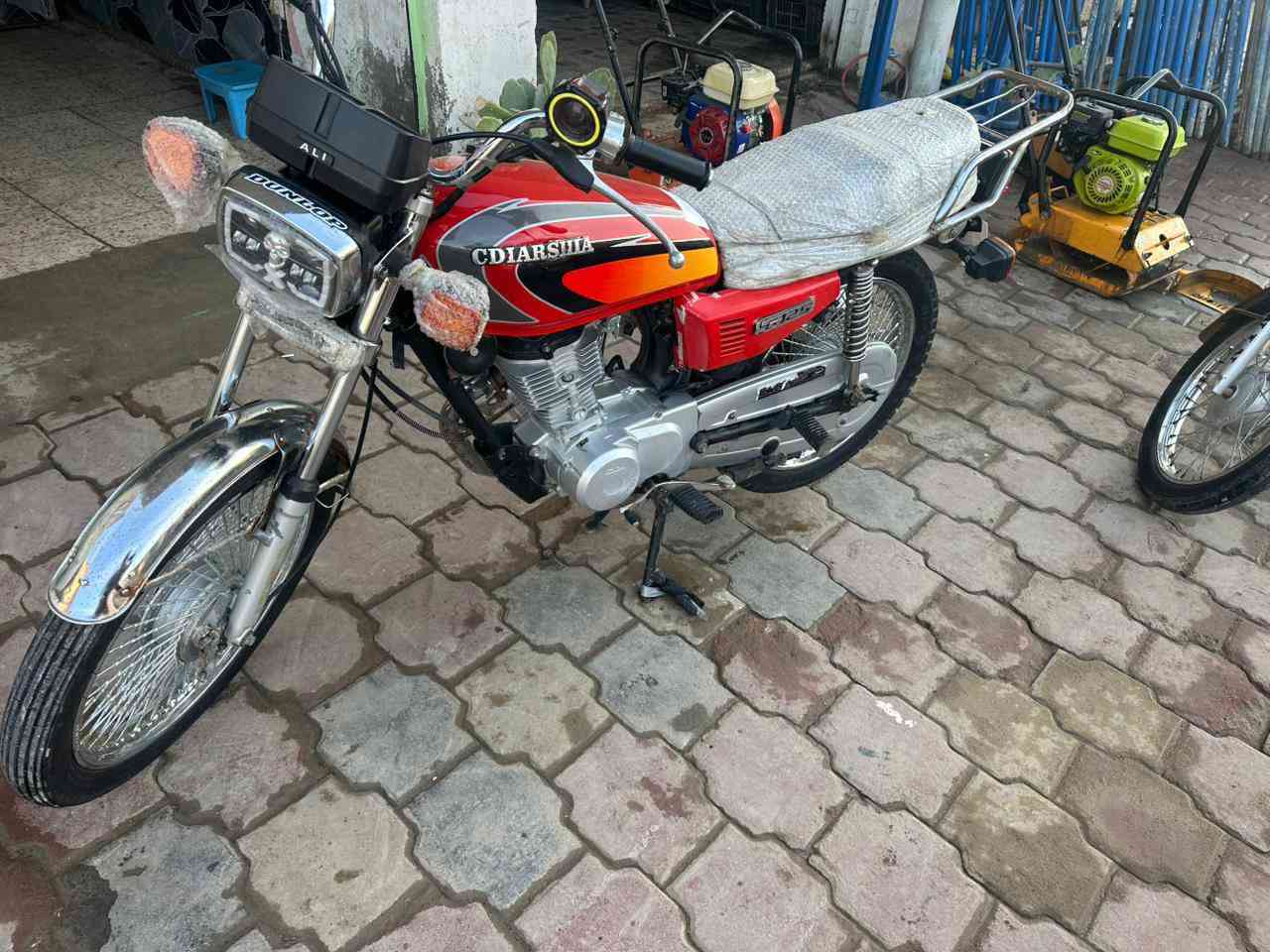 يالله السلام عليكم دراجات 2 البيع اورق اصولي وحده مديل 21 والثانيه مديل 22 البيع مكان نعمانيه  ***********
