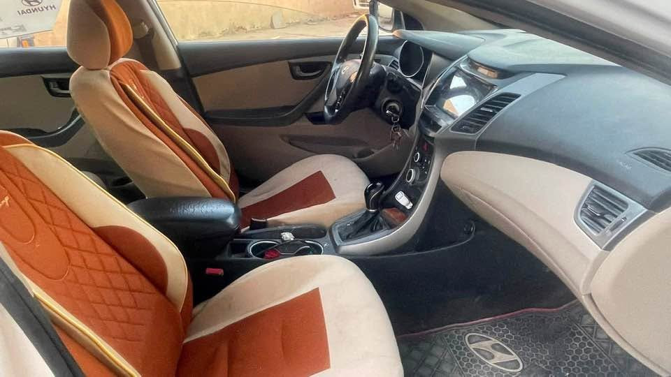 السلام عليكم سيارة مديل 16 دواخل بيجي مرايات شفط اشاير ب مري كامرة دوار  فتحة سيارة فول فول من عدا بصمة  رقمها نجف انكليزي تبريد ثلج سيارة جاهزة سعرها ب95 وبيها مجال بسيط  بسعر اكسنت مكانها الديوانية قضاء غماس *********** مراوس اروس حسب قناعه  سيارة باسمي وداخله هزه  ستوهي
