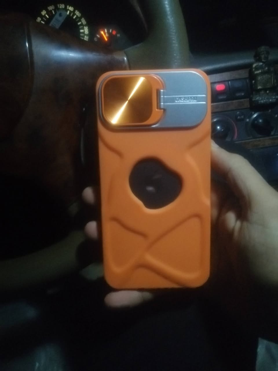 ايفون11برو ماكس ذاكره256  امبدل بي فقط شاشه بطاريه76 بلادي وظهر مكسور سعر230(***********)
