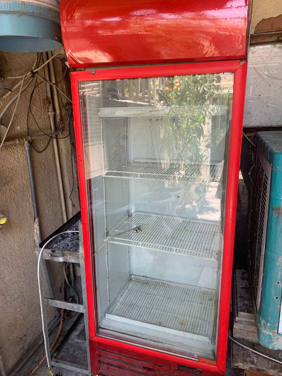 السلام عليكم عارضة عامودية وطرحية السعر تنينهن 400 وبيهن مجال بسيط العنوان بغداد الحرية شارع المشجر رقم الهاتف ***********٦
