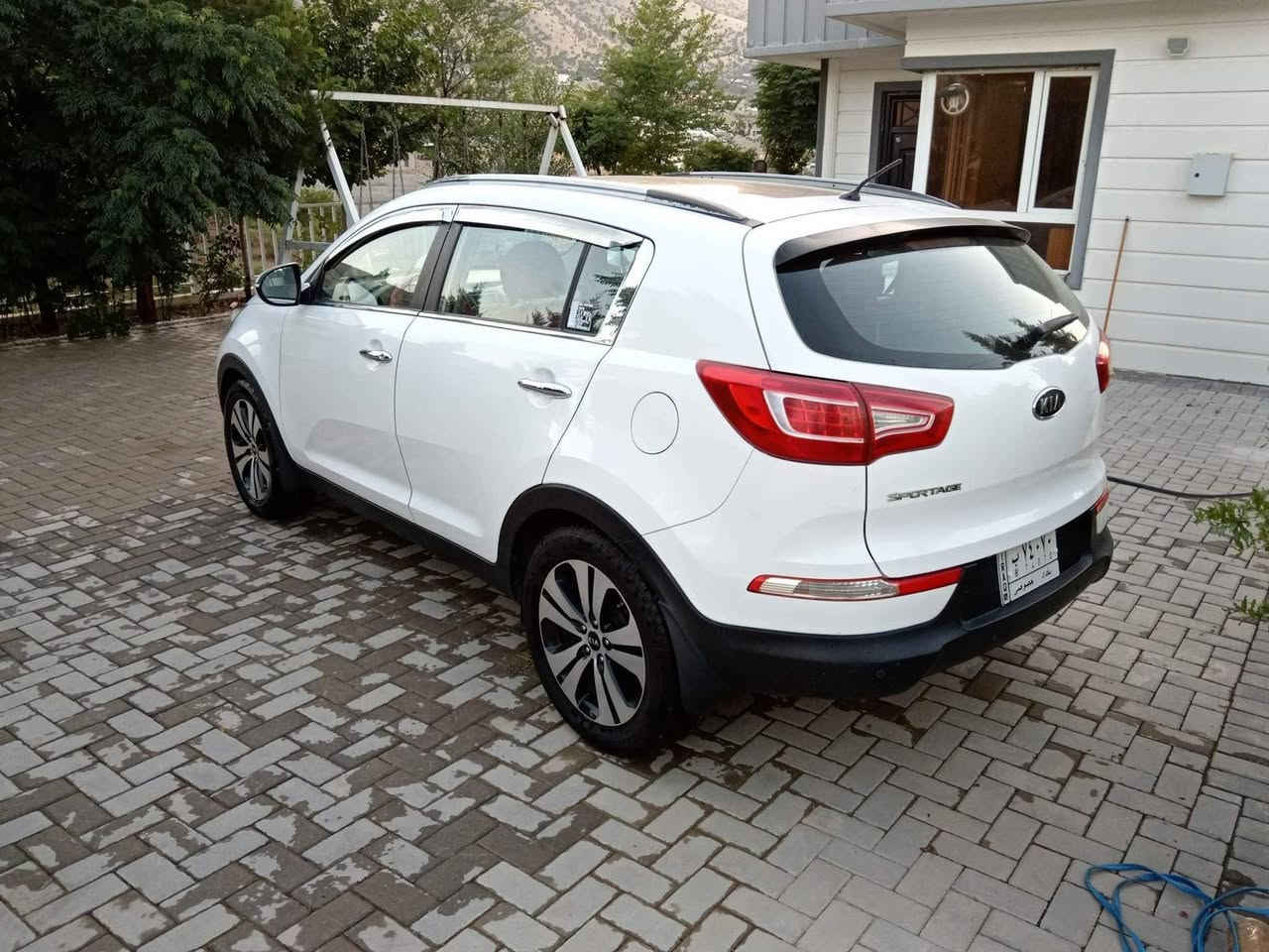 كيا سبورتج 2011
وارد خليجي . مكينة 2000 دوش .. ماشية 170 الف 
مابيهة اي حادث  بس شخوط بسيطه موصفات تحكم ستيرن مري شفط كشنات كهرباء رقم بغداد  ***********
