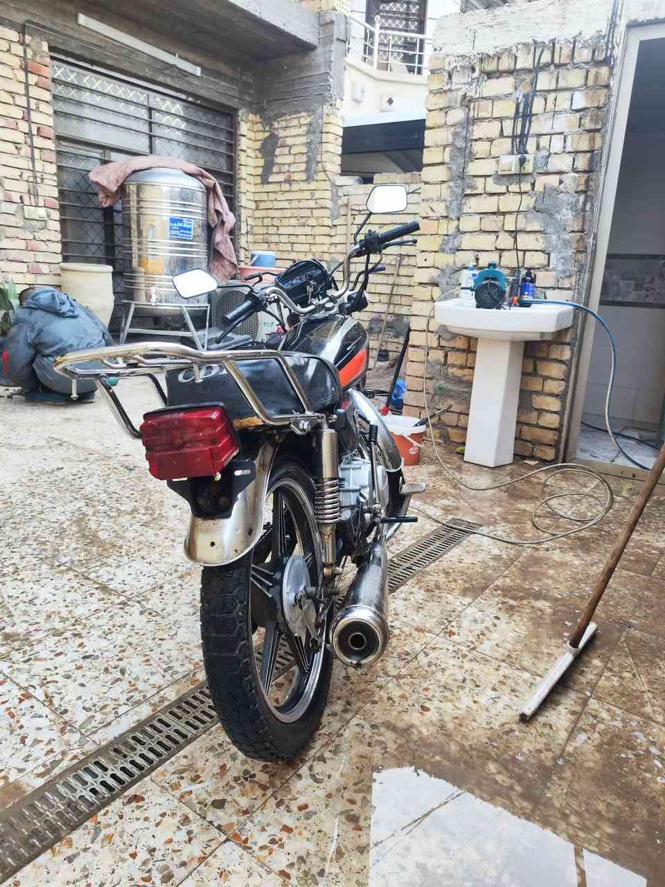 سلام عليكم دراجة للبيع دراجة موديل 16امعمرة ومرتبةوشادلهة مكينة جديدة سيفان موديل 25 صارلهة 3اشهر من ابدل المكينة دبلات طستهن حلوة تايرات جدد لايتات دراجة كاملة سعره480 مكاني بغداد الحسينية ***********
