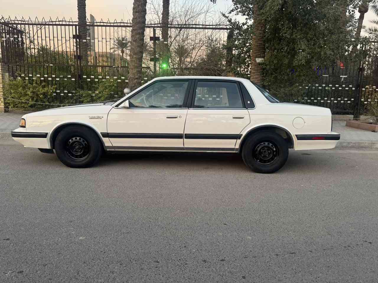 السلام عليكم
اولدز موبيل 1990 للبيع

سياره وضع شركه بدون حادث وبدون صبغ

محرك كير على الشركه برغي مانفتح بي

دواخل شركه تبريد تتفئا

أرضيات وصيدليه وكتلوكات الشركه وكبات

العنوان بغداد حي القاهره هاتف ***********
