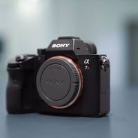 للبيع  SONY A7RIII التواصل 07807479574  نظيفة كلش شتر 70 k  السعر قفل ...