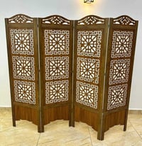 ٢٢٠سم عرض • ١٨٠سم ارتفاع • قياس خاص