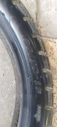 عندي هذا التاير جديد للبيع سعر 25 حجمه 18/90/90 مكاني الدوره ابودشير 0...