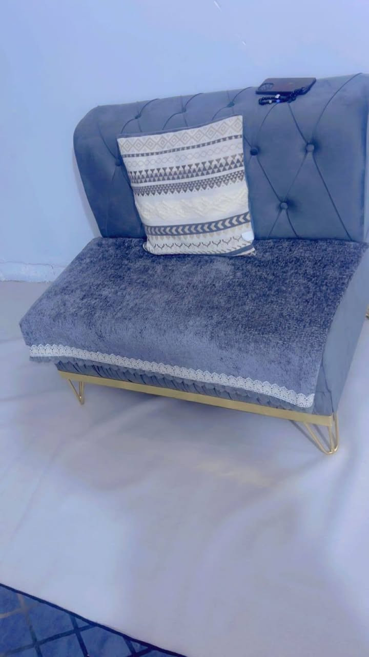 السلام عليكم 
تقم 10 مقاعد ديوان تركي نظيف جدا جدا 
استخدام قليل ب 325 الف 
للتواصل *********** واتس اب او اتصال
